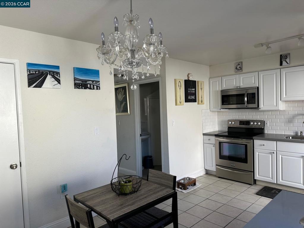 4 Sheffield Ct Property Photo 2