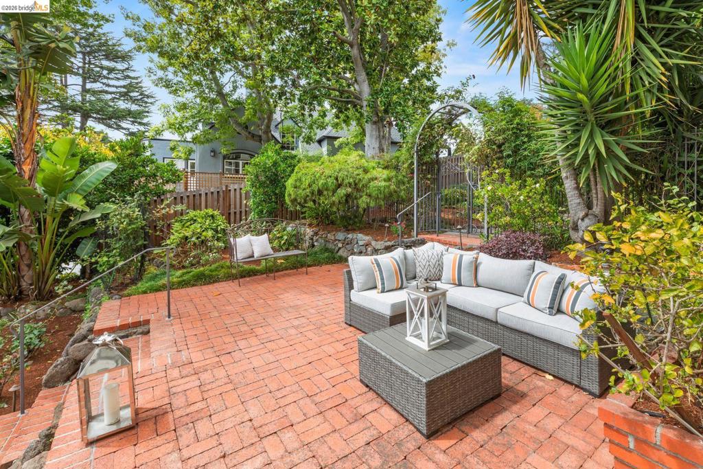 21 Selborne Drive Property Photo 52