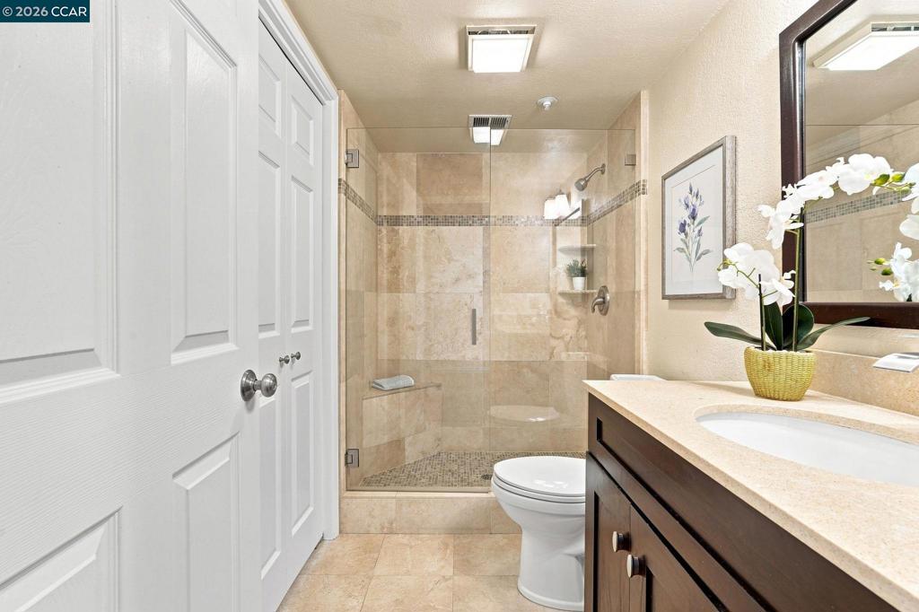 3193 Wayside Plz 25 Property Photo 21