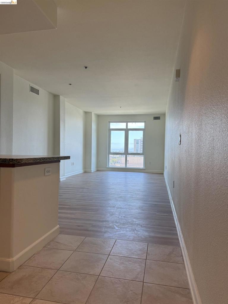 423 7th St 607 Property Photo 2