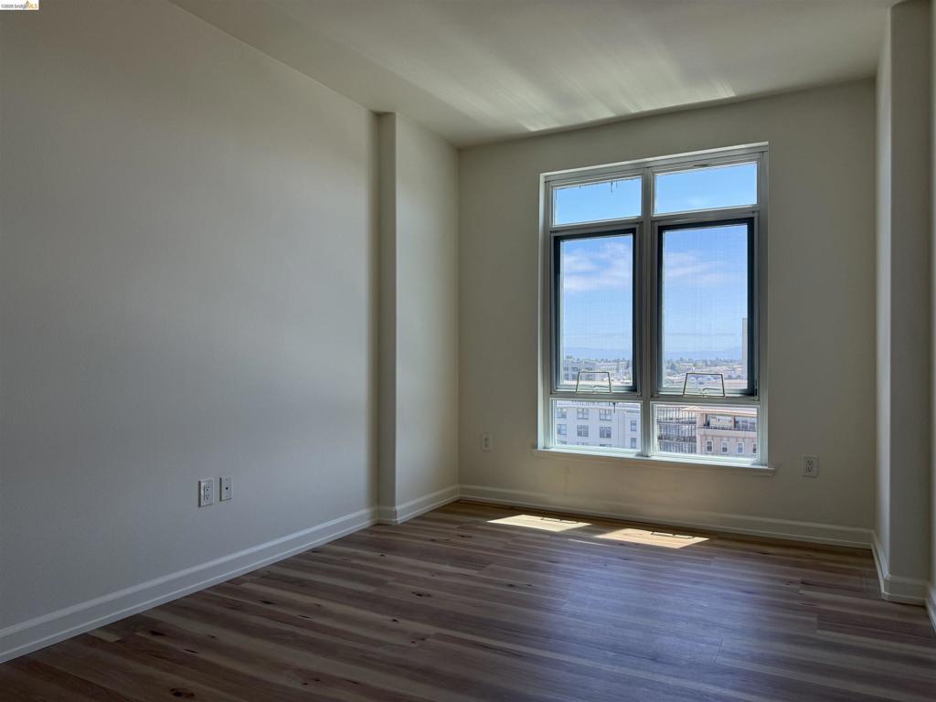 423 7th St 607 Property Photo 8
