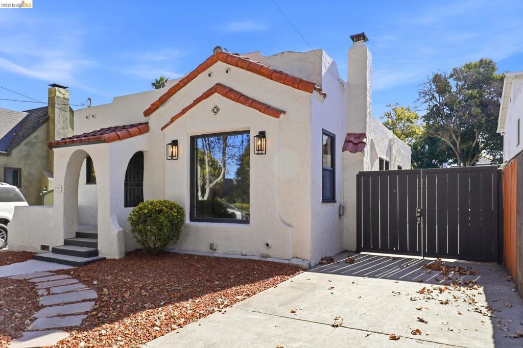 1359 Elm St Property Photo 4