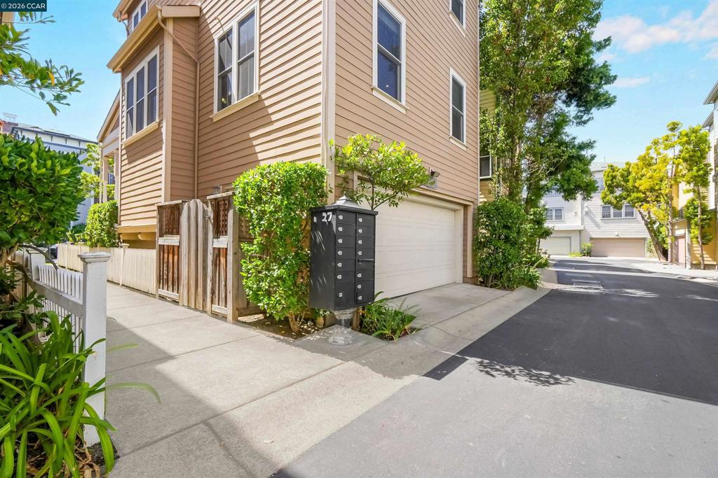 2063 Lewis St Property Photo 41