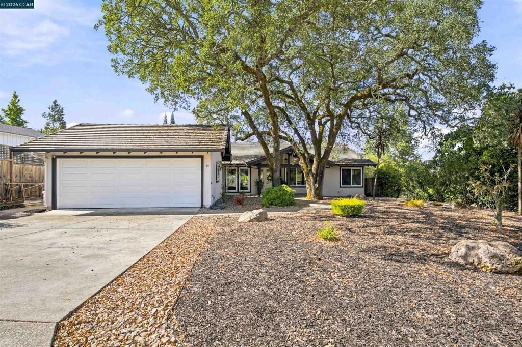 19 Inverness Dr Property Photo 2