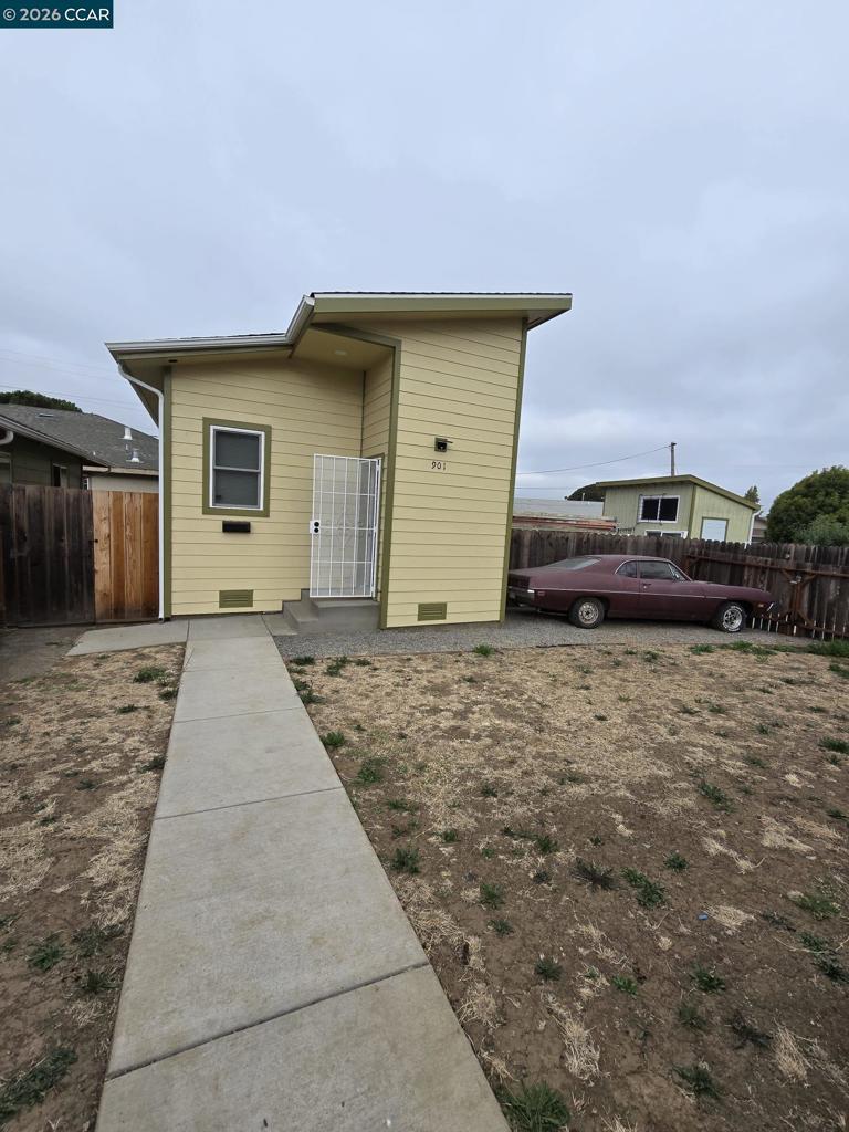 901 Pine St Property Photo 1