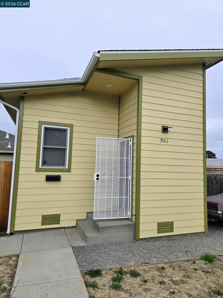 901 Pine St Property Photo 2
