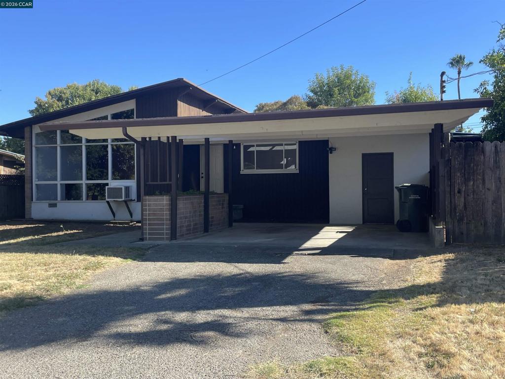 213 Riley Dr Property Photo 1