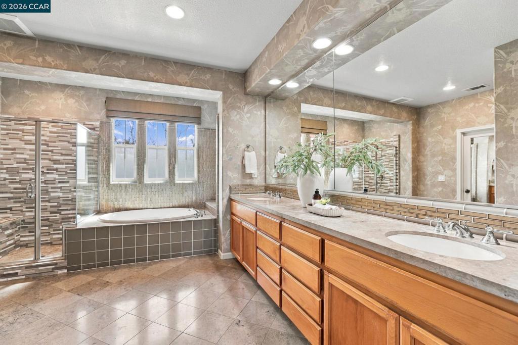 3000 Enfield Street Property Photo 11