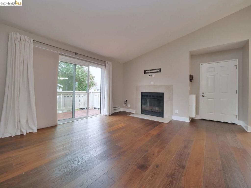 202 Shoreline Ct Property Photo 5