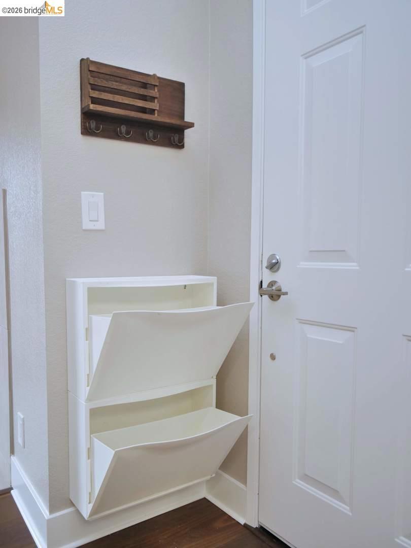 202 Shoreline Ct Property Photo 6