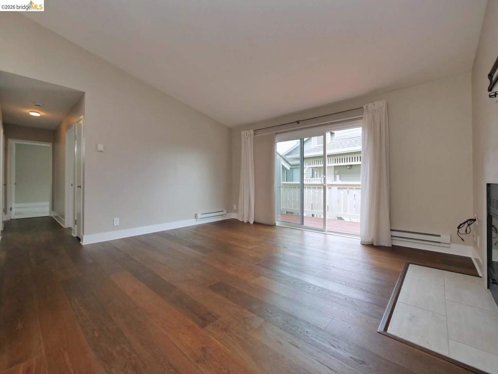 202 Shoreline Ct Property Photo 8