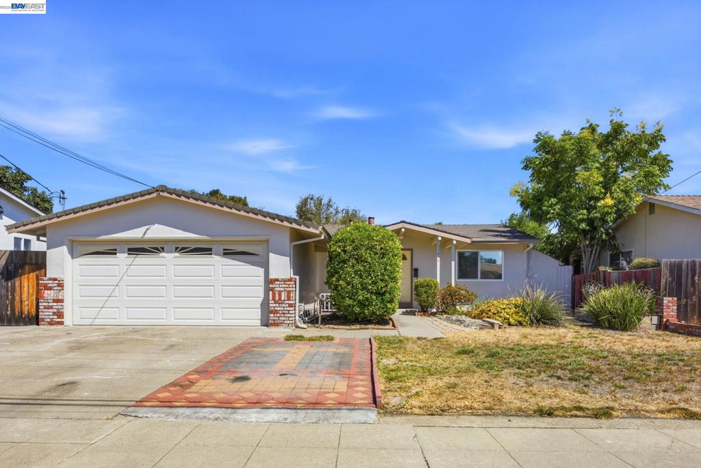 33438 University Dr Property Photo 1