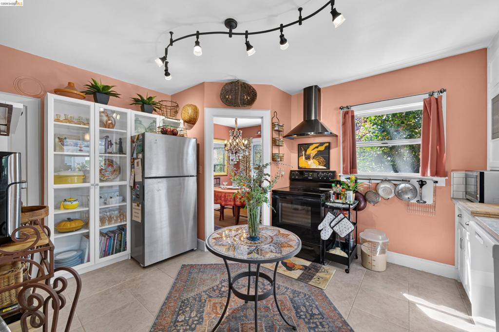 1169 1st Avenue Property Photo 8