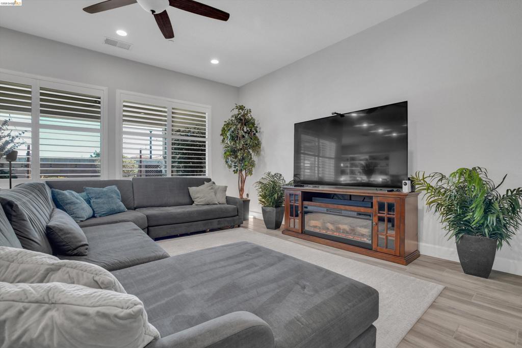 7364 Bay Harbor Way Property Photo 14