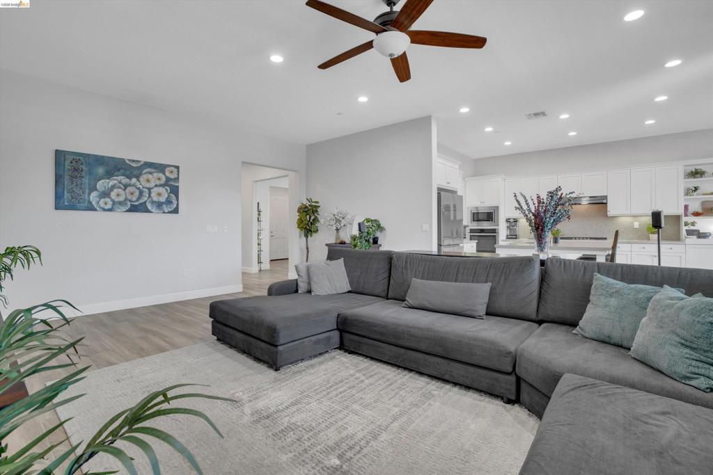 7364 Bay Harbor Way Property Photo 15