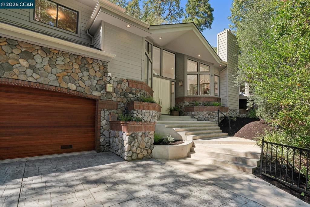 11 Redwood Cir Property Photo 1