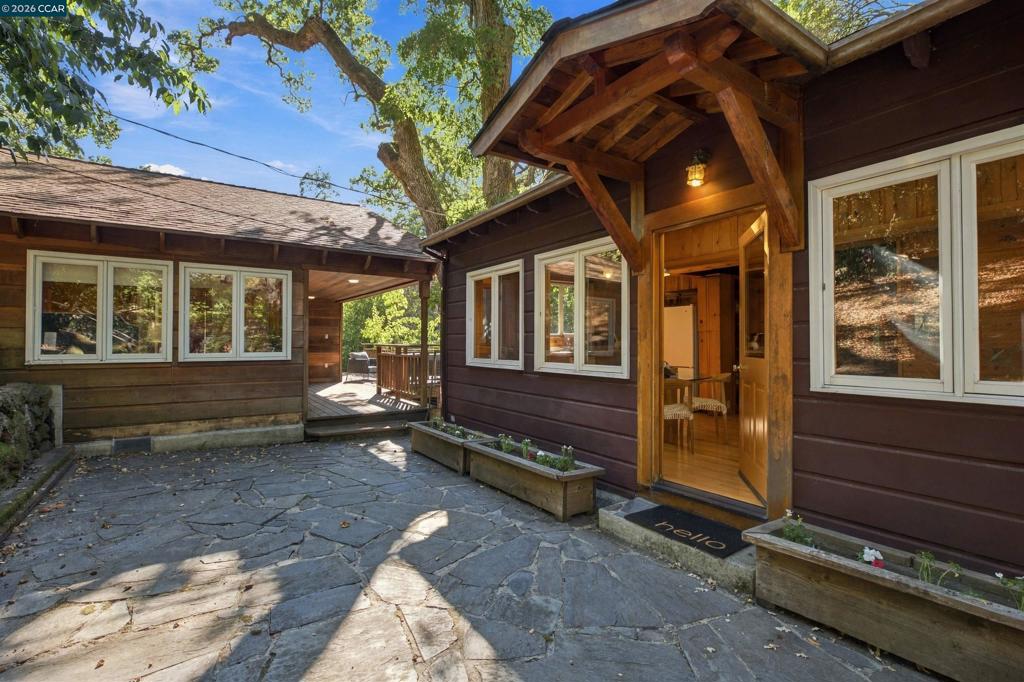 33 Oakwood Property Photo 3