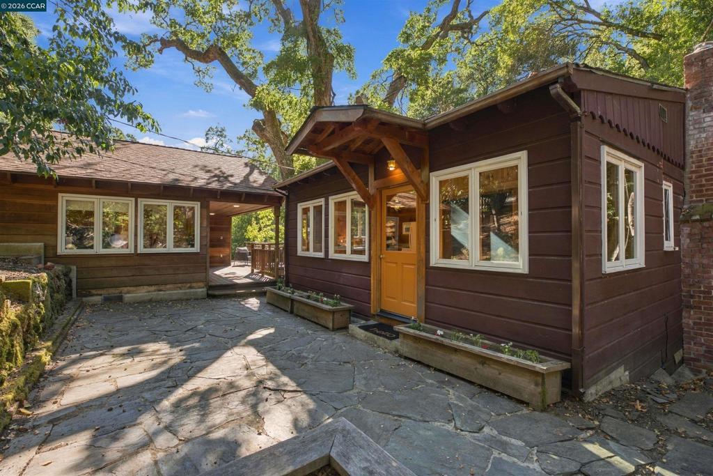 33 Oakwood Property Photo 4