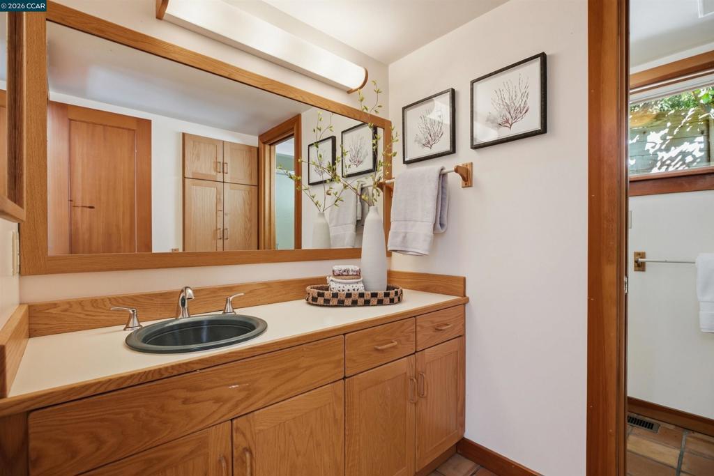 33 Oakwood Property Photo 11