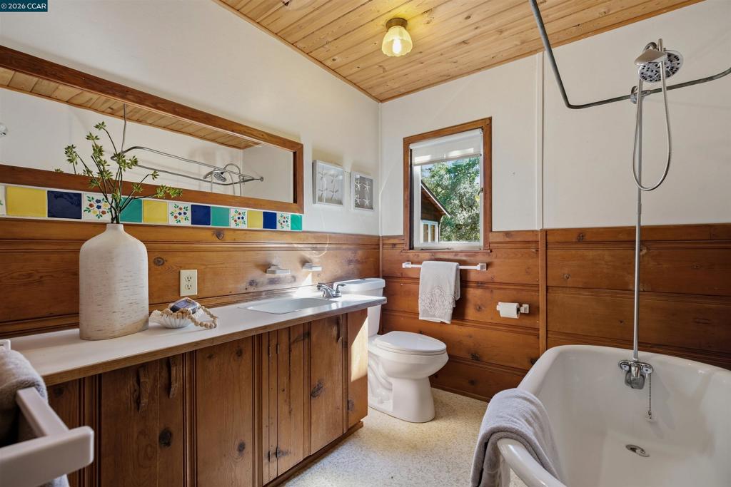 33 Oakwood Property Photo 13