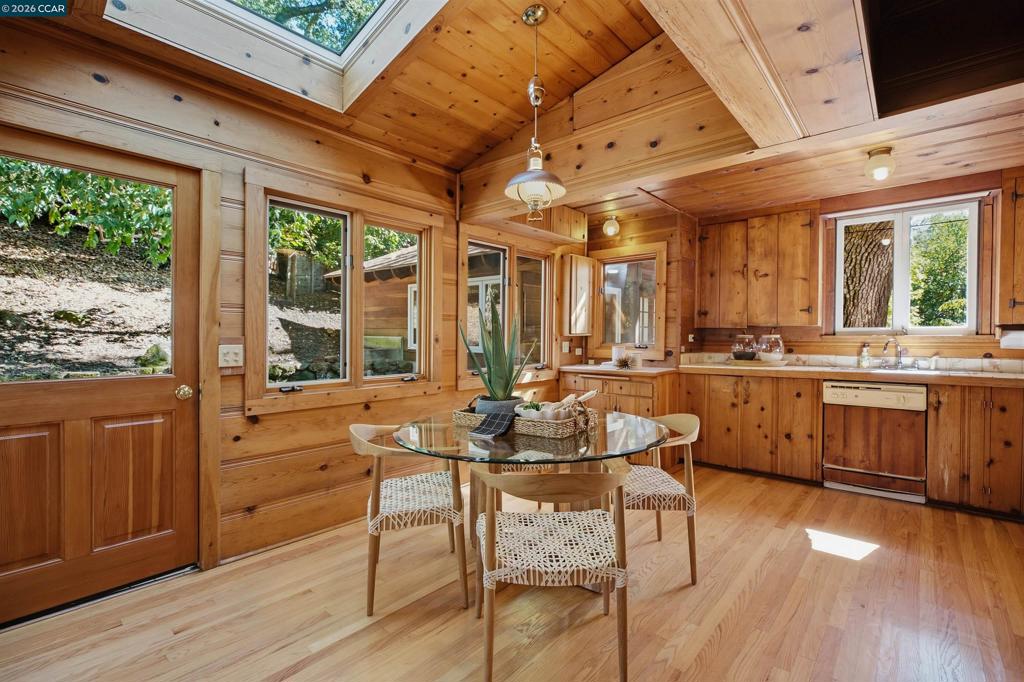33 Oakwood Property Photo 14