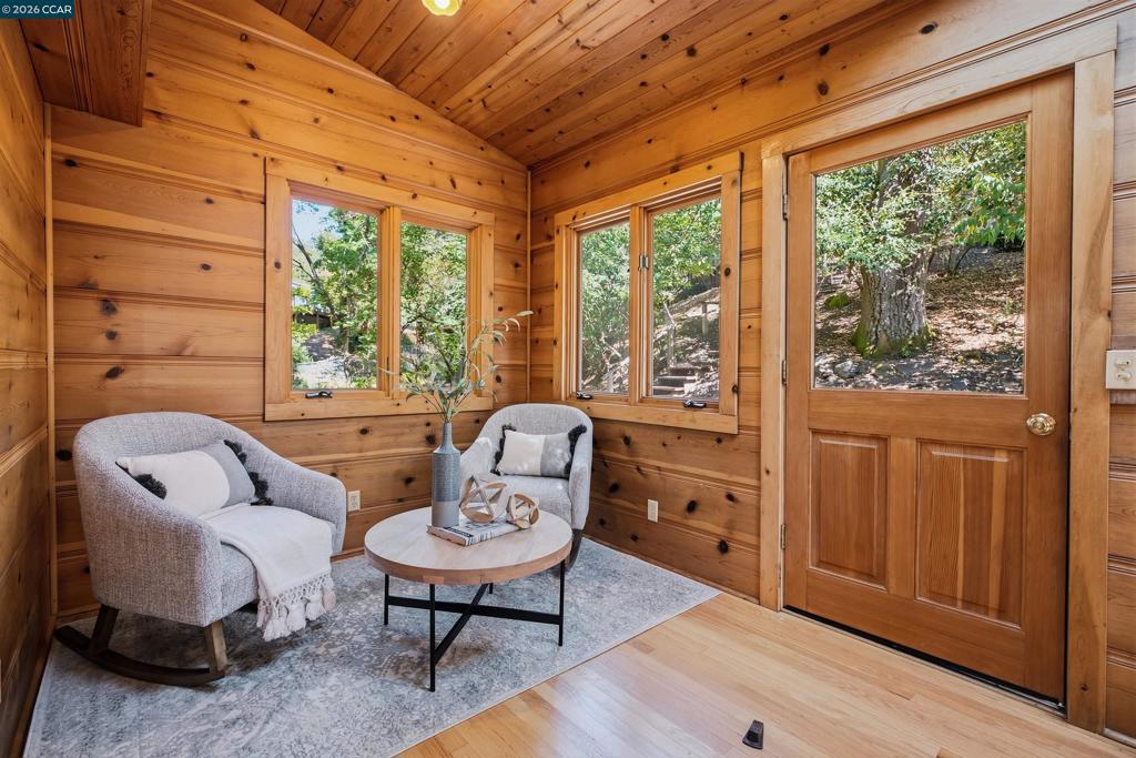 33 Oakwood Property Photo 16