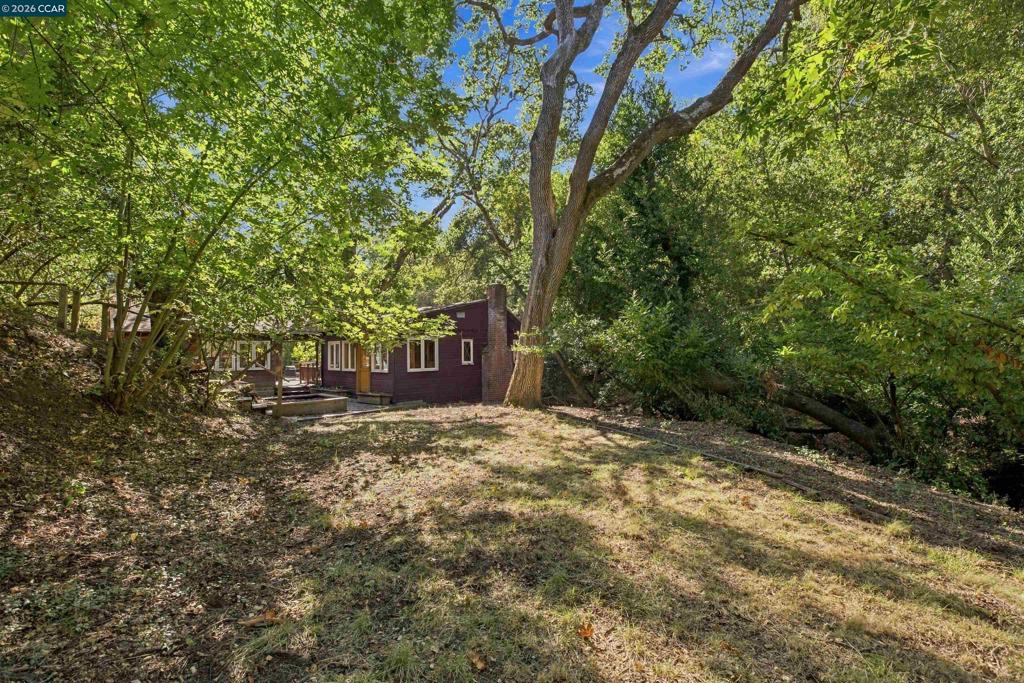 33 Oakwood Property Photo 23
