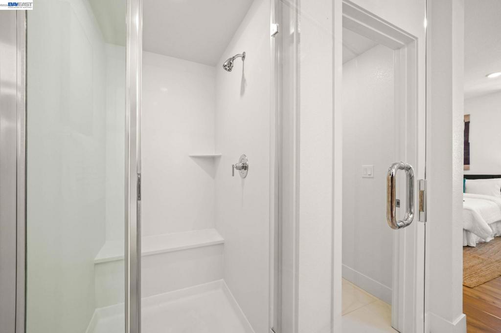 9732 Seawind Way Property Photo 28