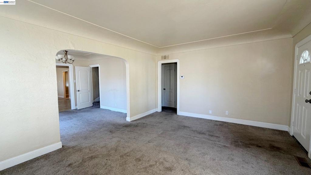 7 Howard Ave Property Photo 2