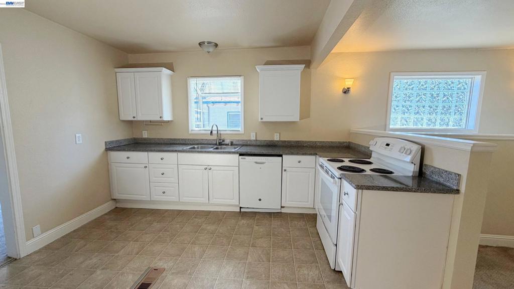 7 Howard Ave Property Photo 14