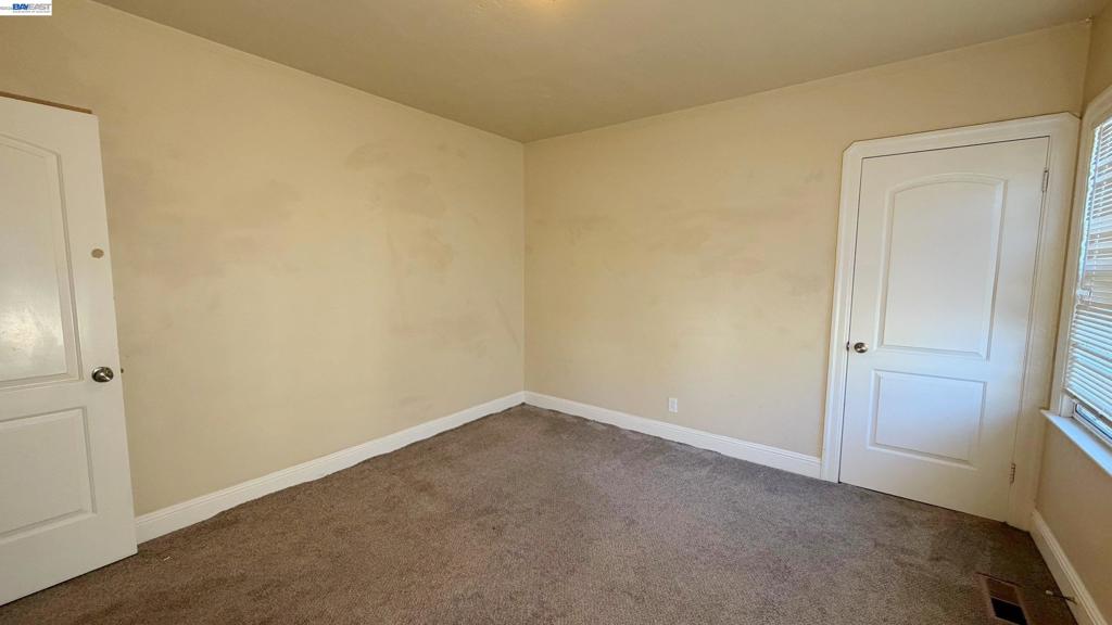 7 Howard Ave Property Photo 18