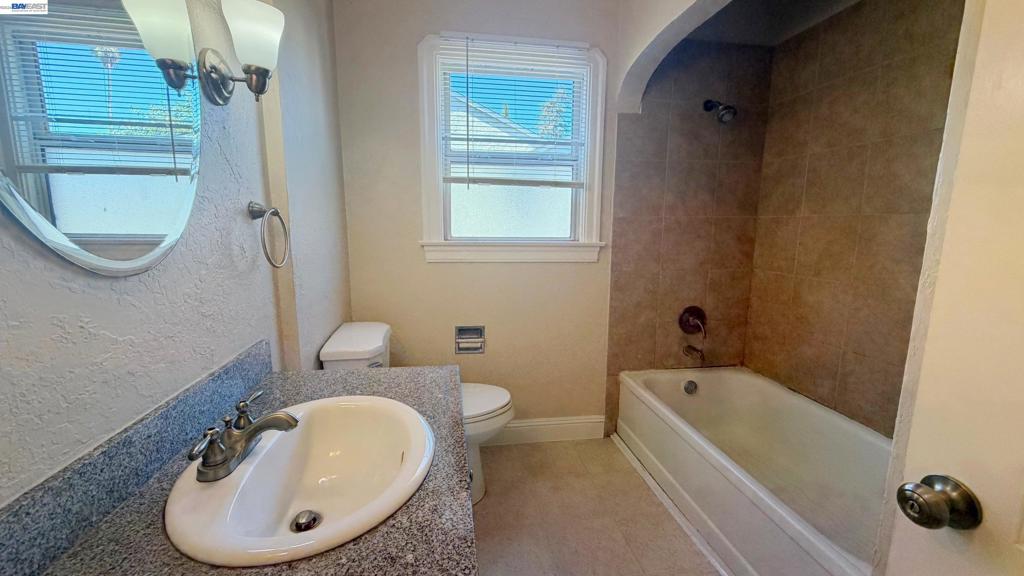 7 Howard Ave Property Photo 21