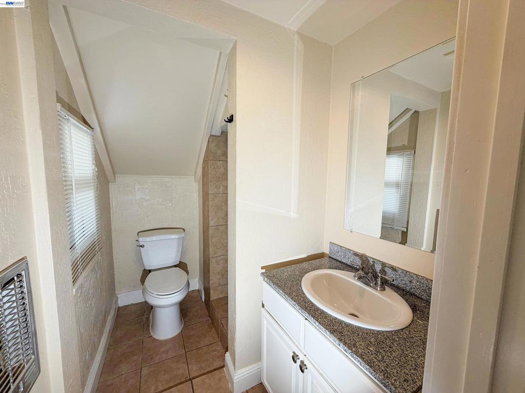 7 Howard Ave Property Photo 23