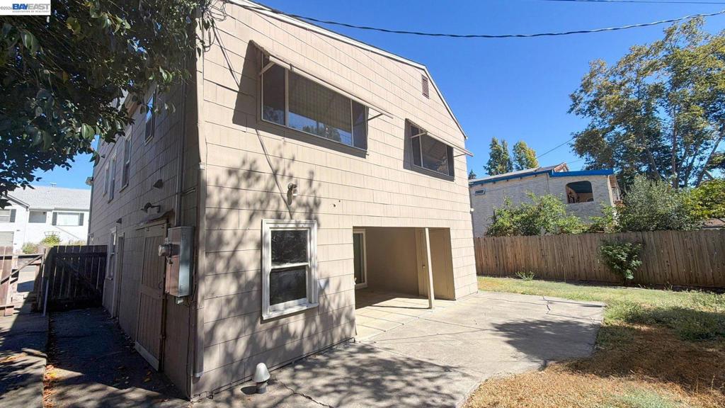 7 Howard Ave Property Photo 24