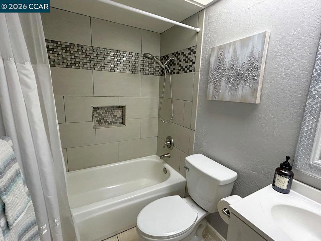 34 Massolo Dr B Property Photo 22