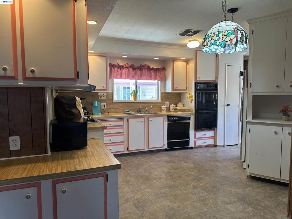 965 New England Village Dr. Property Photo 15
