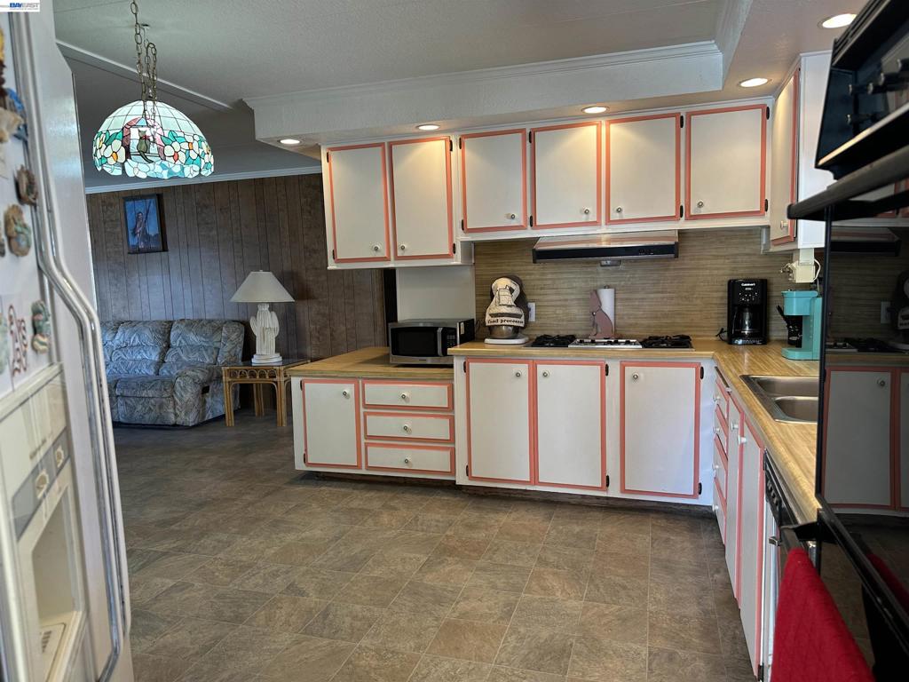 965 New England Village Dr. Property Photo 17