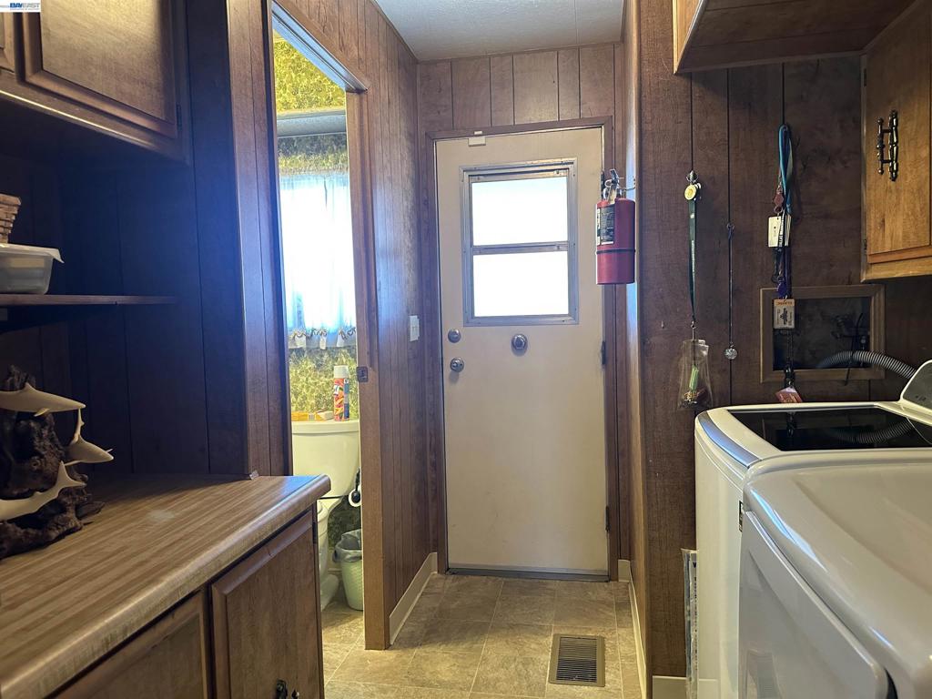 965 New England Village Dr. Property Photo 24