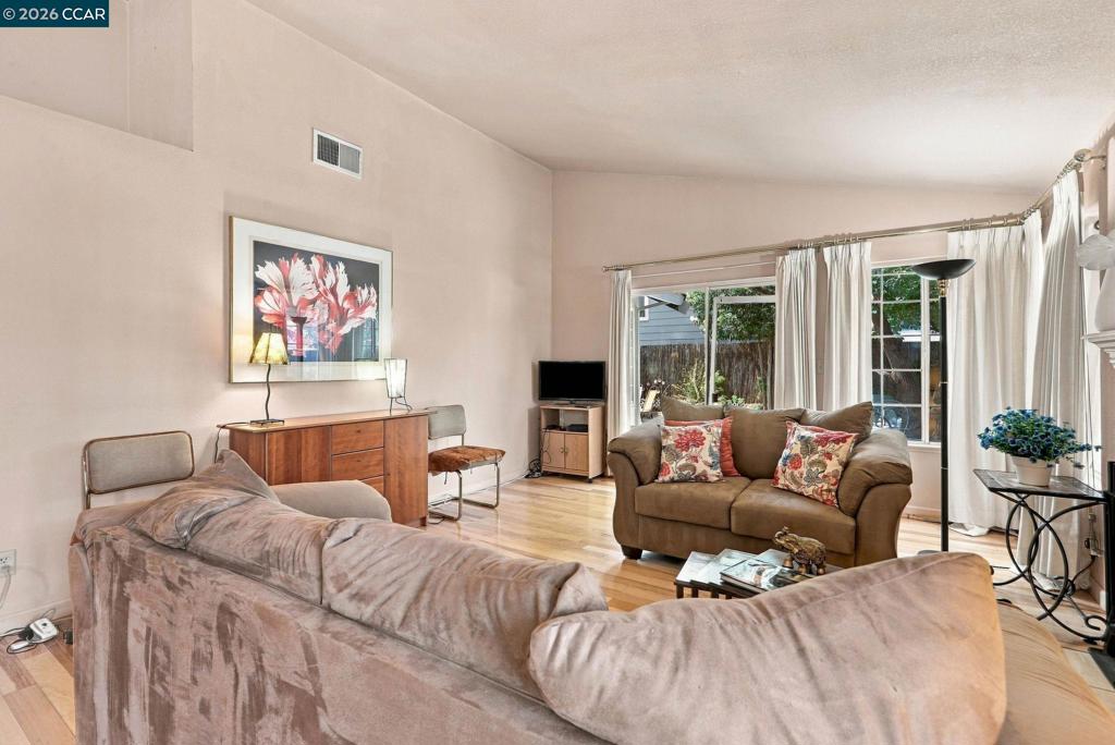 330 Aguilar Pl Property Photo 9