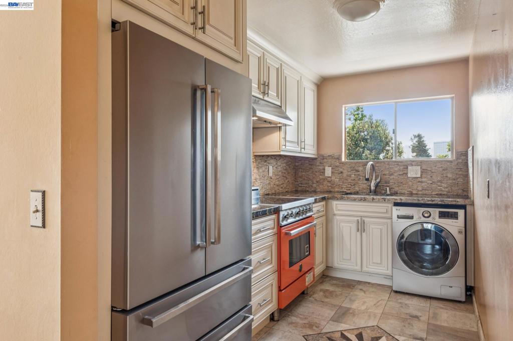 455 Crescent St 202 Property Photo 8