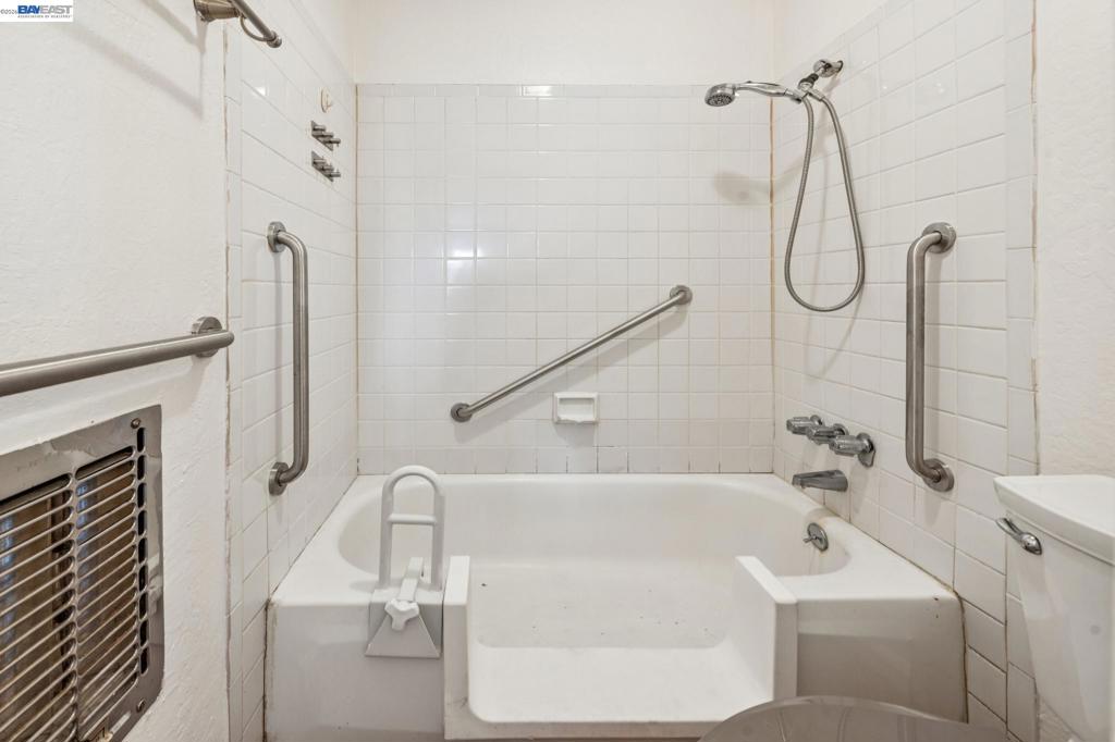 455 Crescent St 202 Property Photo 22