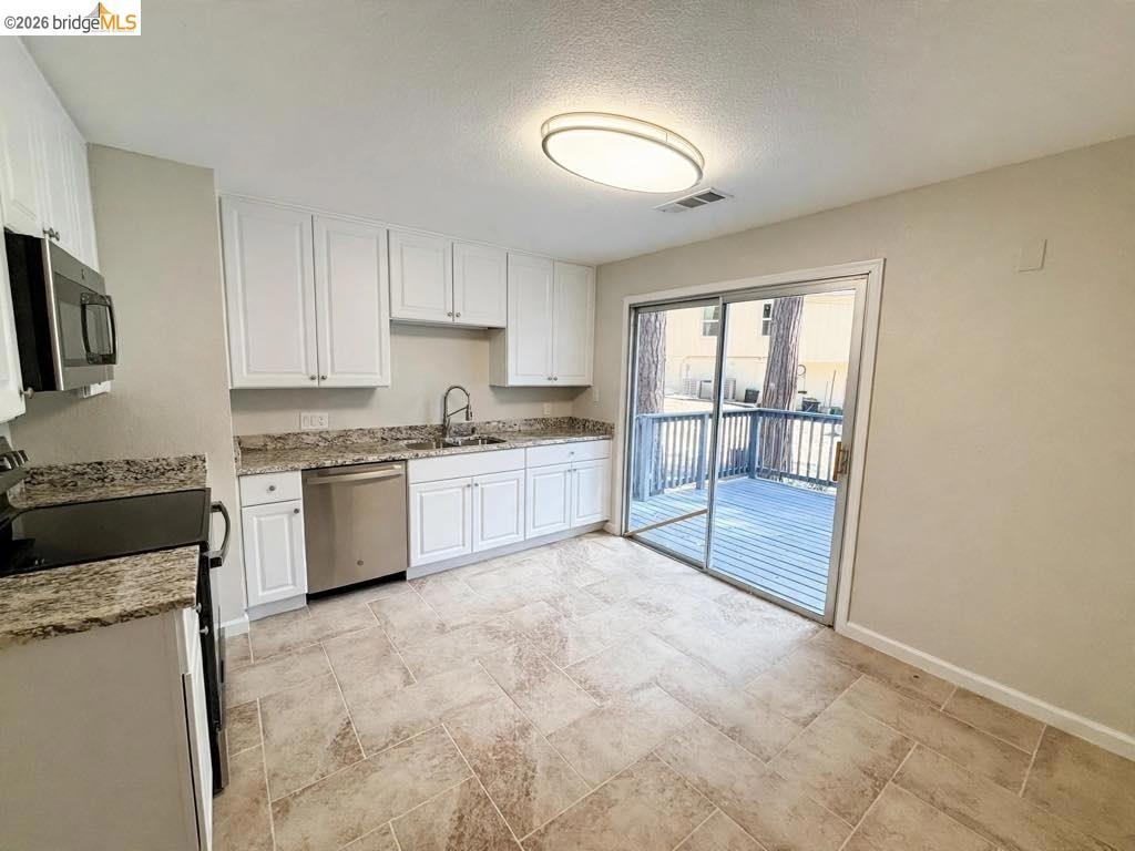 17892 Good Shepherd Dr Property Photo 8