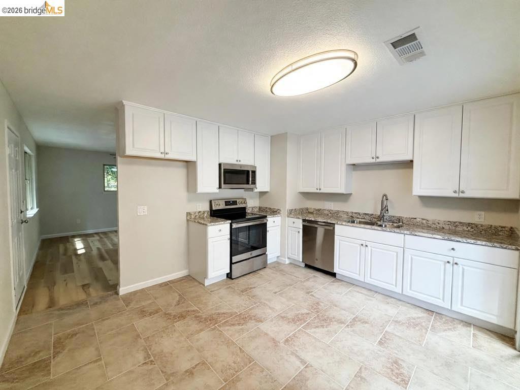 17892 Good Shepherd Dr Property Photo 10