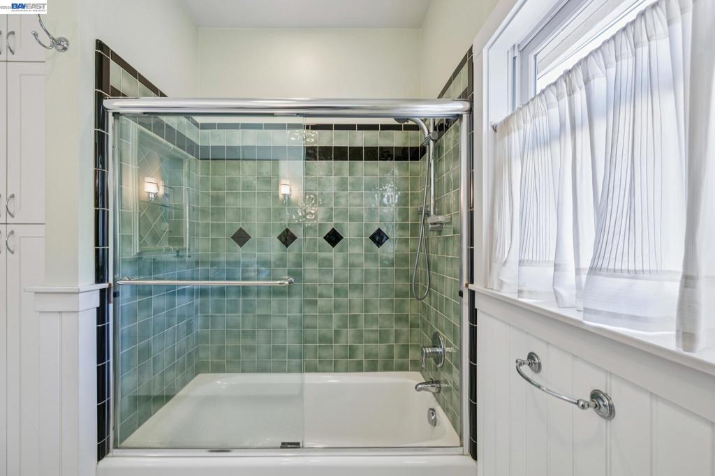 1621 Wellington St Property Photo 33