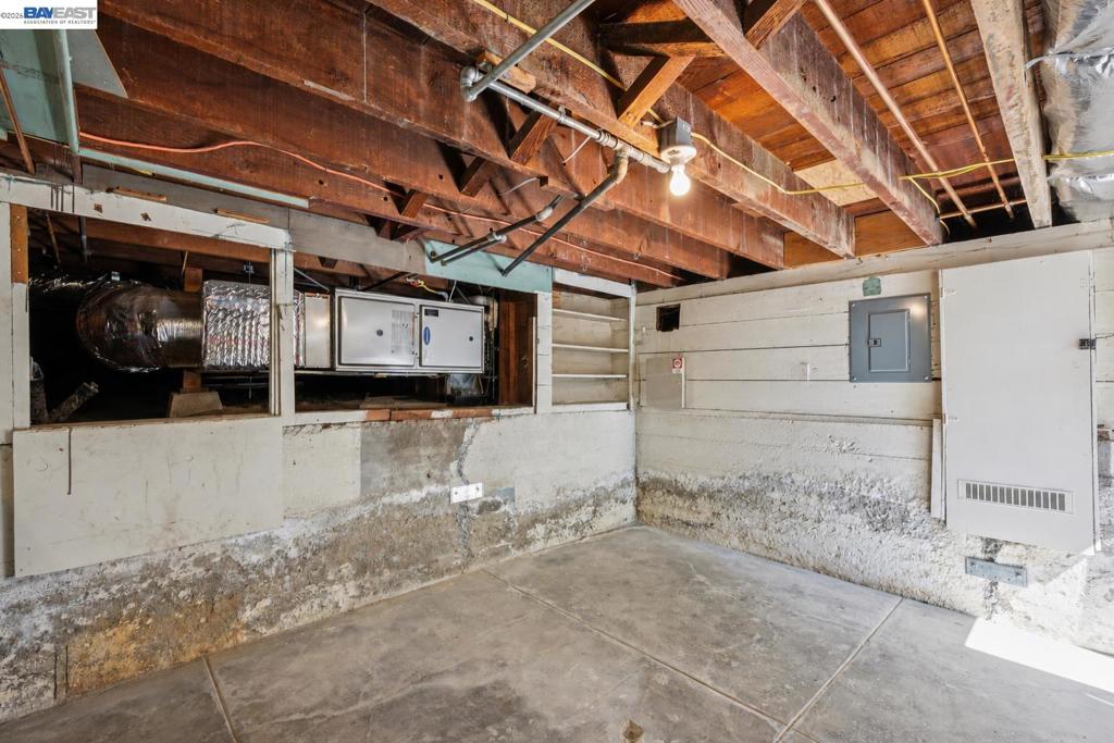 1621 Wellington St Property Photo 43