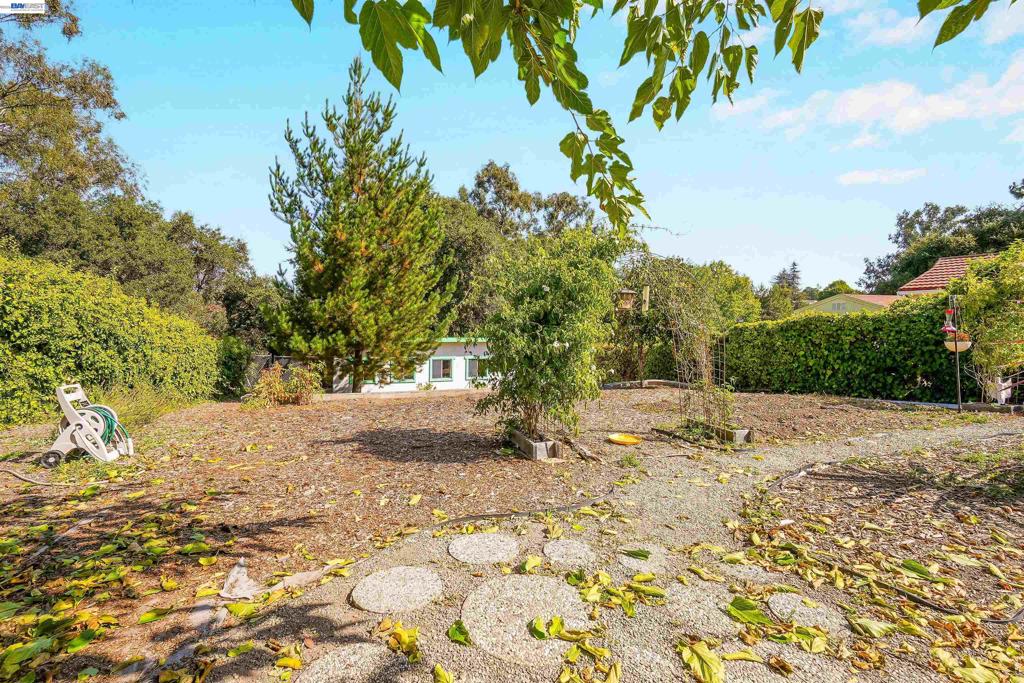 1620 East Ave Property Photo 12
