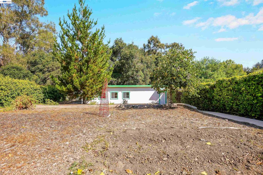 1620 East Ave Property Photo 13