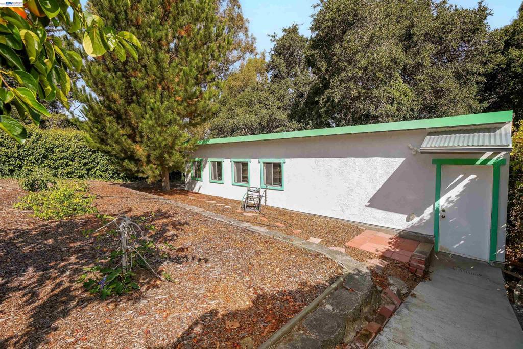 1620 East Ave Property Photo 14