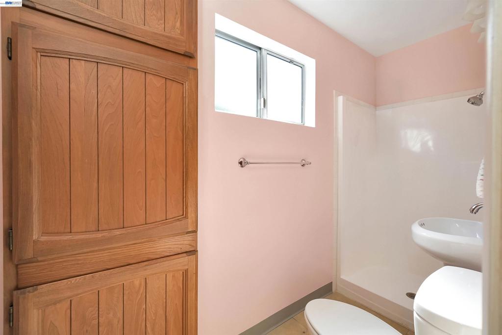 1620 East Ave Property Photo 38