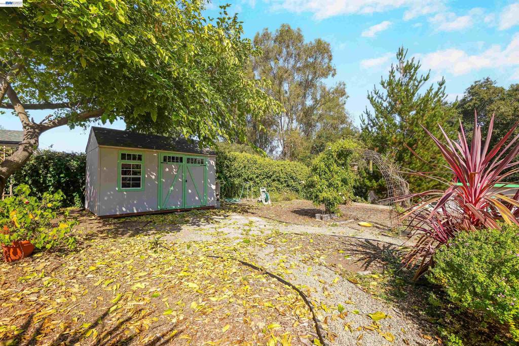 1620 East Ave Property Photo 43